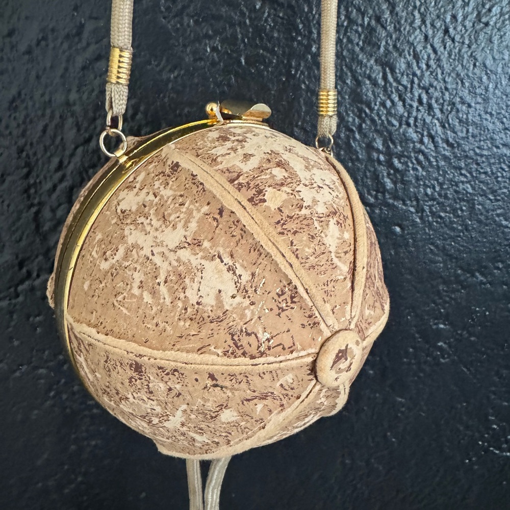 Cameo corkscrew round crossbody purse